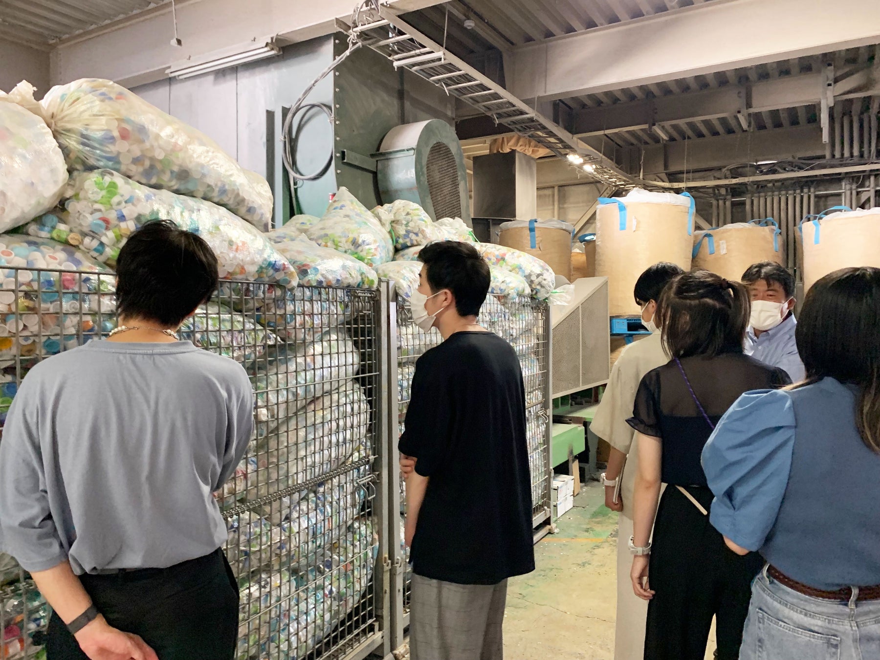 「日本一ゴミの出ない大学プロジェクト（通称“ゴミプロ”）」　プラスチックリサイクルの産学連携プロジェクト「MUP」に参画　のサブ画像2_リサイクル工場を見学