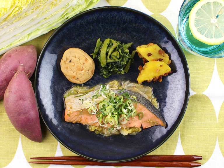 ごまの風味豊かな「鮭のごまぽん酢」上品な味わいのお魚メニューが新登場！のメイン画像