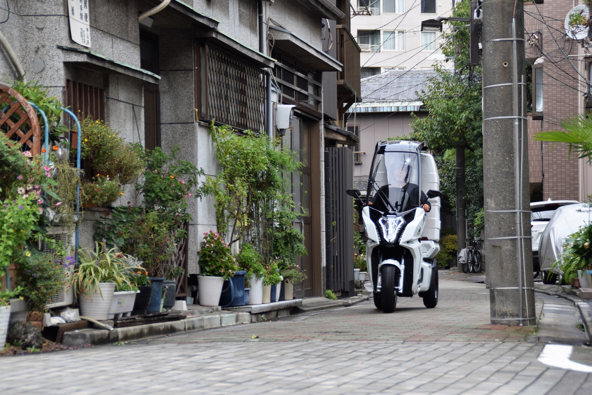 NTT東日本に、電動3輪バイク「AAカーゴ」を初めて納入のサブ画像7