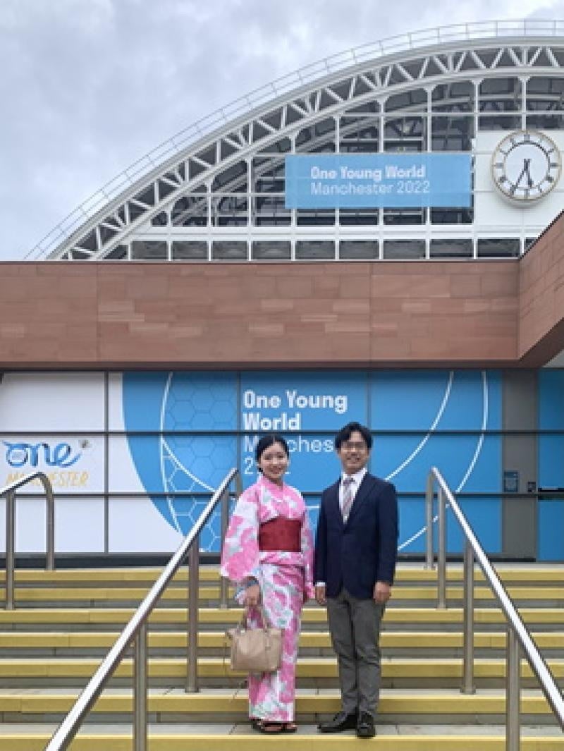 【岡山大学】岡山大学の学生二人が日本代表として次世代リーダー・グローバル・サミットOne Young World 2022に参加のサブ画像4_棚井さんと横井上席副学長（右）