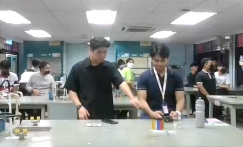 【岡山大学】オンラインで3カ国がつながる国際連携・材料化学セミナーを実施のサブ画像3_マレーシア・INTEC教育大学における実験受講の様子