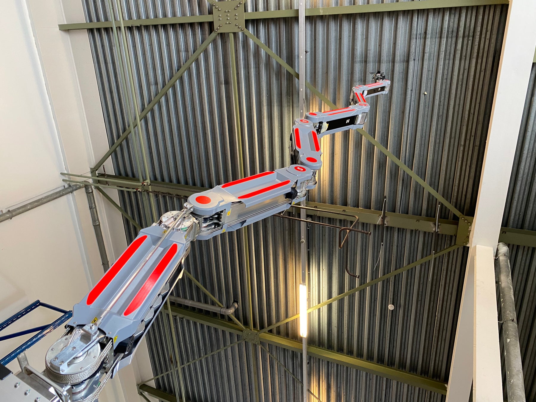 インフラ点検ロボット製造・開発企業「ハイボット」に出資のサブ画像2_ハイボット社のインフラ点検用ヘビ型ロボット「Float Arm（フロートアーム）」