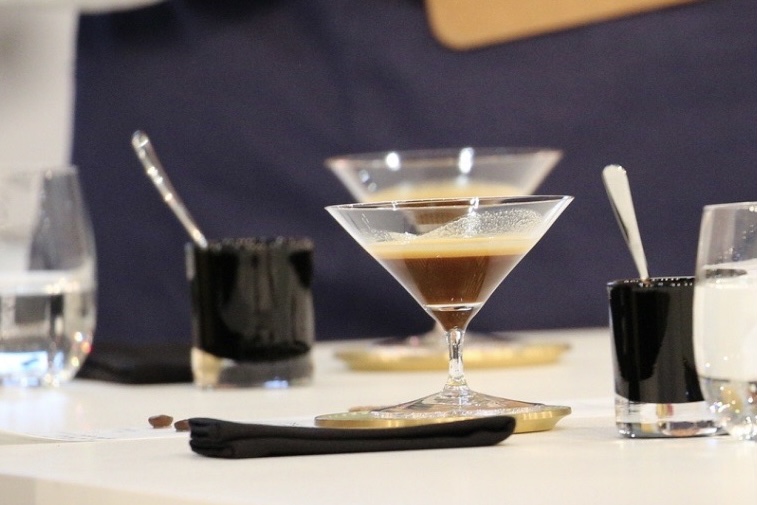 ソーイが提供したコーヒーかすのアップサイクル「NEOCOFFEE」が、２０２２年バリスタ世界大会にて石谷貴之氏にシグネチャー・コーヒーで使用され、世界 4 位に入賞のメイン画像