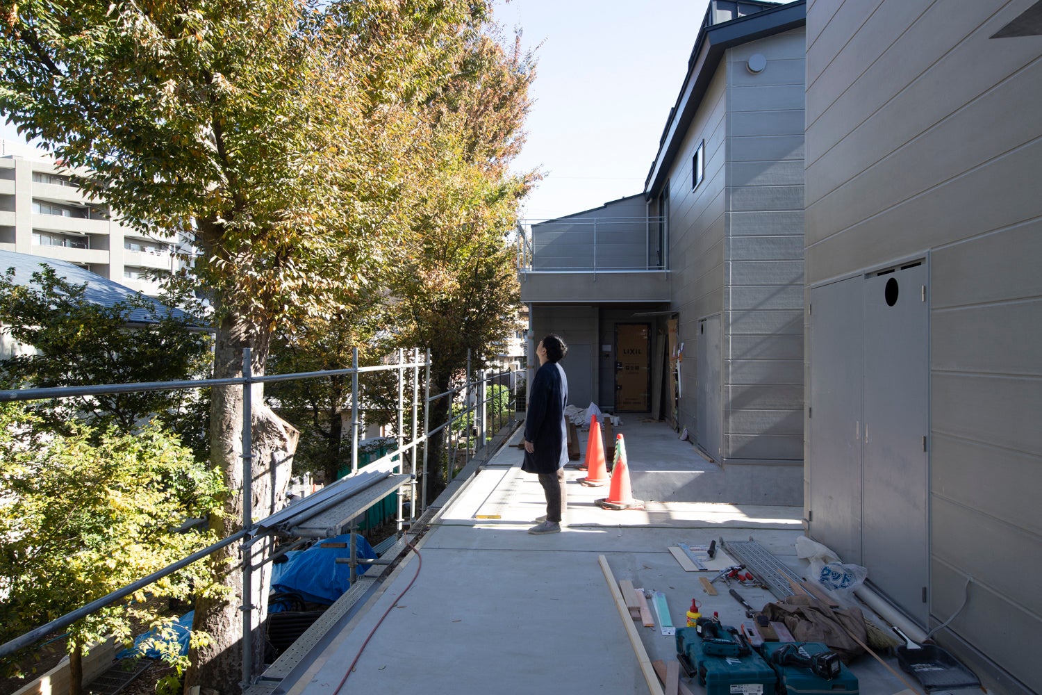 LEED認証取得の賃貸住宅「鈴森village」、埼玉県和光市に誕生のサブ画像6_広々としたデッキから屋敷林が見渡せる