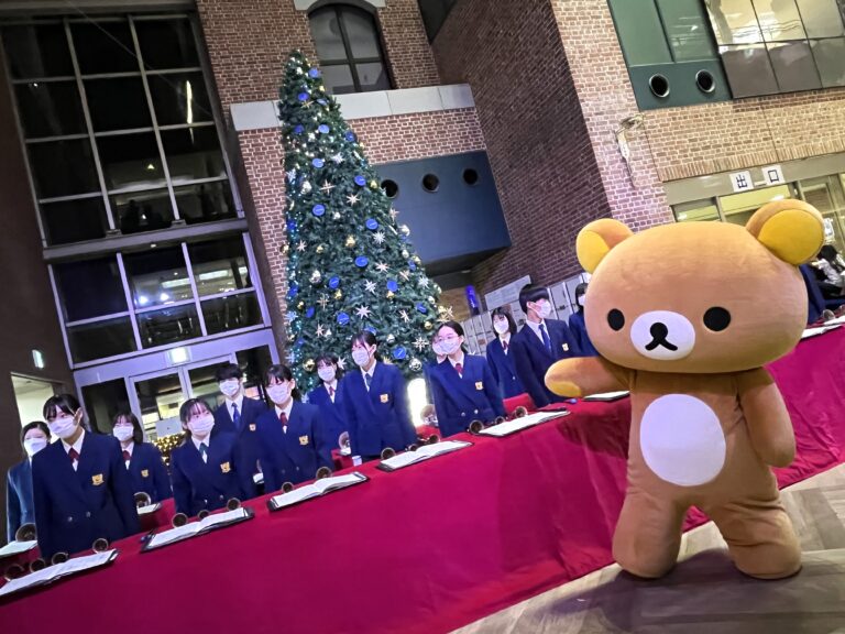 リラックマが11月3日に行われた「横浜ワールドポーターズ×YOKOHAMA未来デザイン部　クリスマスツリー点灯式」 に出席しました！のメイン画像