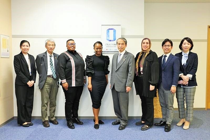 【岡山大学】国連貿易開発会議（UNCTAD）短期プログラム若手女性研究者らが岡山大学に来学しましたのサブ画像5_集合写真 ※撮影時のみマスクを外しています