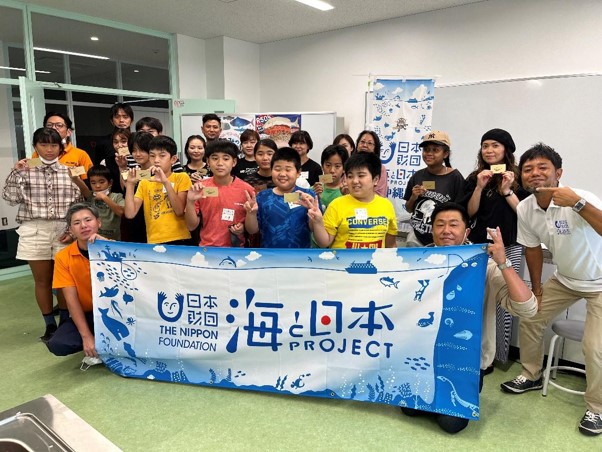 9組18名の親子が「マグロ」「マーマチ」をさばいて食べて学ぶ！『日本さばける塾 in 沖縄県』を開催しました！のメイン画像
