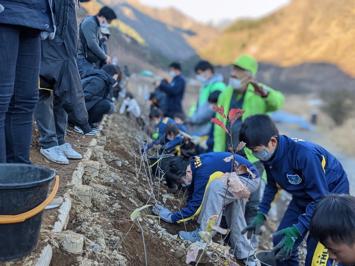 エシカルジュエリー「YURI SATO」が、Jリーグサッカーチーム栃木SCと鉱毒事件のあった足尾銅山跡地に植樹活動。のサブ画像2