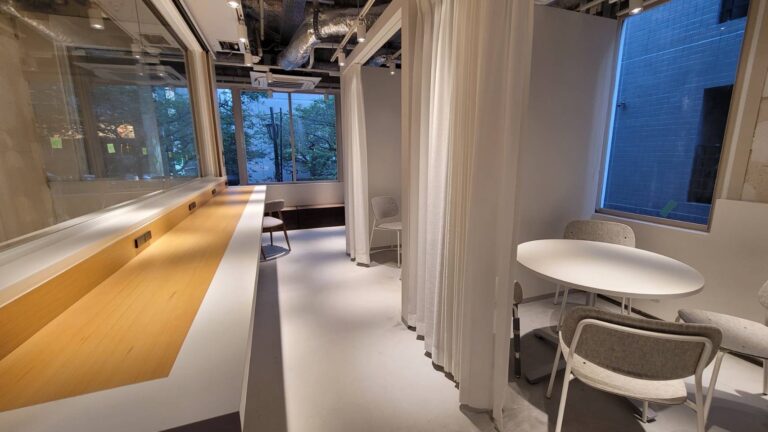 ファラ・タライエが代表を務めるNND／NewNormDesignは東京建物株式会社（＊）が所有するビルの一棟全面リニューアルを依頼され内装設計とデザイン監修を担当しましたのメイン画像