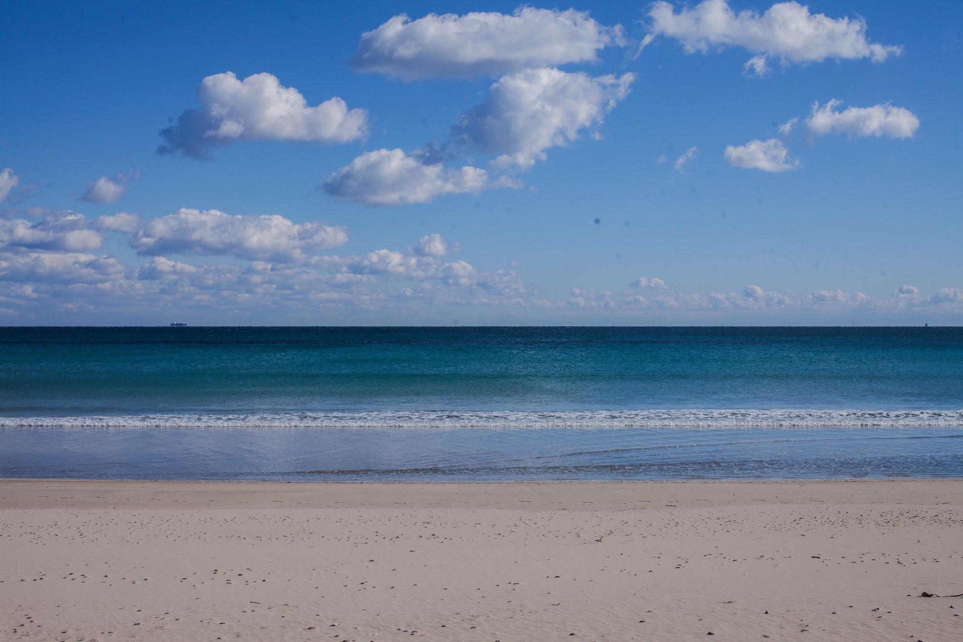 海洋プラを地域通貨にアップサイクル！伊勢志摩・国府の浜で始まるビーチクリーン✖地域経済循環プロジェクトのサブ画像5_志摩・国府の浜。サーフィンも盛ん。