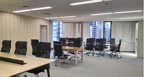 【働く場所を自由に選択】Hajimari　事業・組織拡大を見据えオフィスを増床のサブ画像4_デスクが並んだオープンスペース