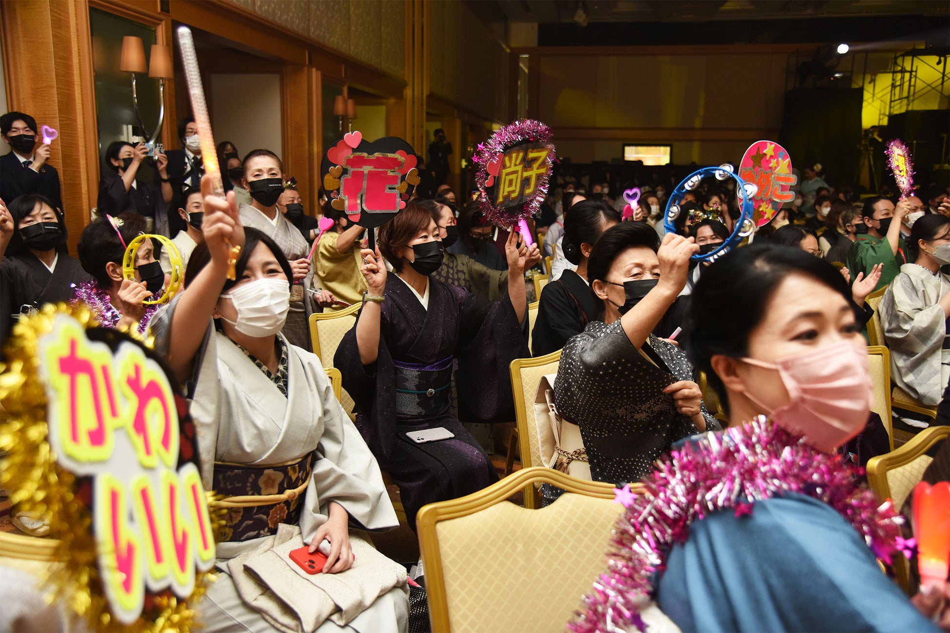 株式会社一蔵　きものコンテスト 「Universal Kimono Award 2022」開催報告のサブ画像9_観客も盛大にエールを送る