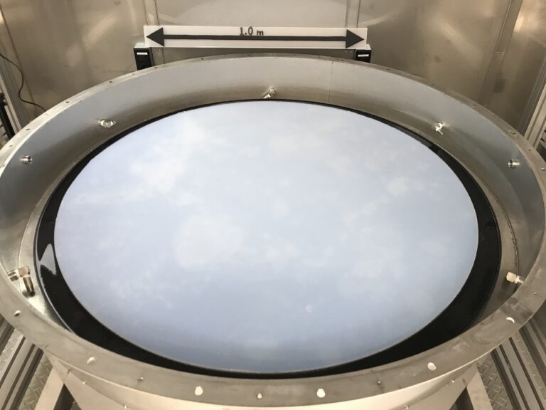 ティエムファクトリ、エアロゲル「SUFA」にて、透光性を備えたものでは世界最大となる直径1.3 ｍ超の大判モノリスの作製に成功のメイン画像