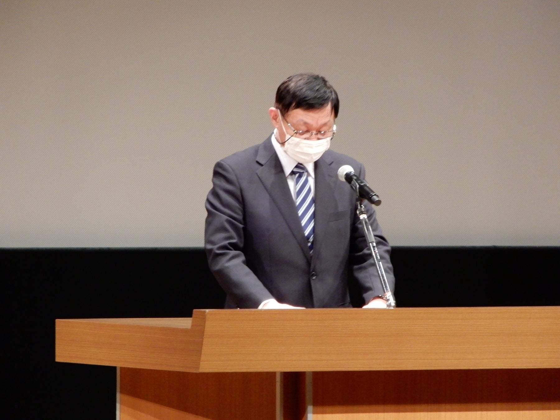 新居浜高専創立60周年記念講演会を開催のサブ画像2_鈴木校長の開会挨拶