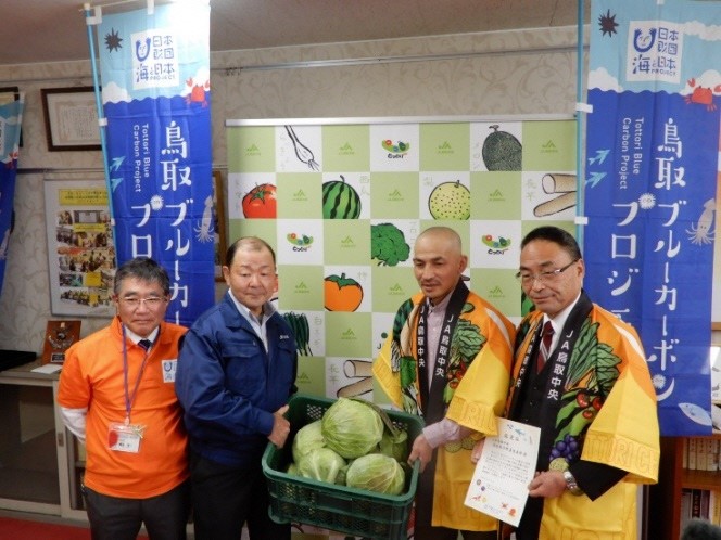 ウニ養殖にJA鳥取中央 倉吉秋冬野菜生産部と連携！「鳥取の豊かな海の再生応援団」の認定証授与式を開催しましたのメイン画像