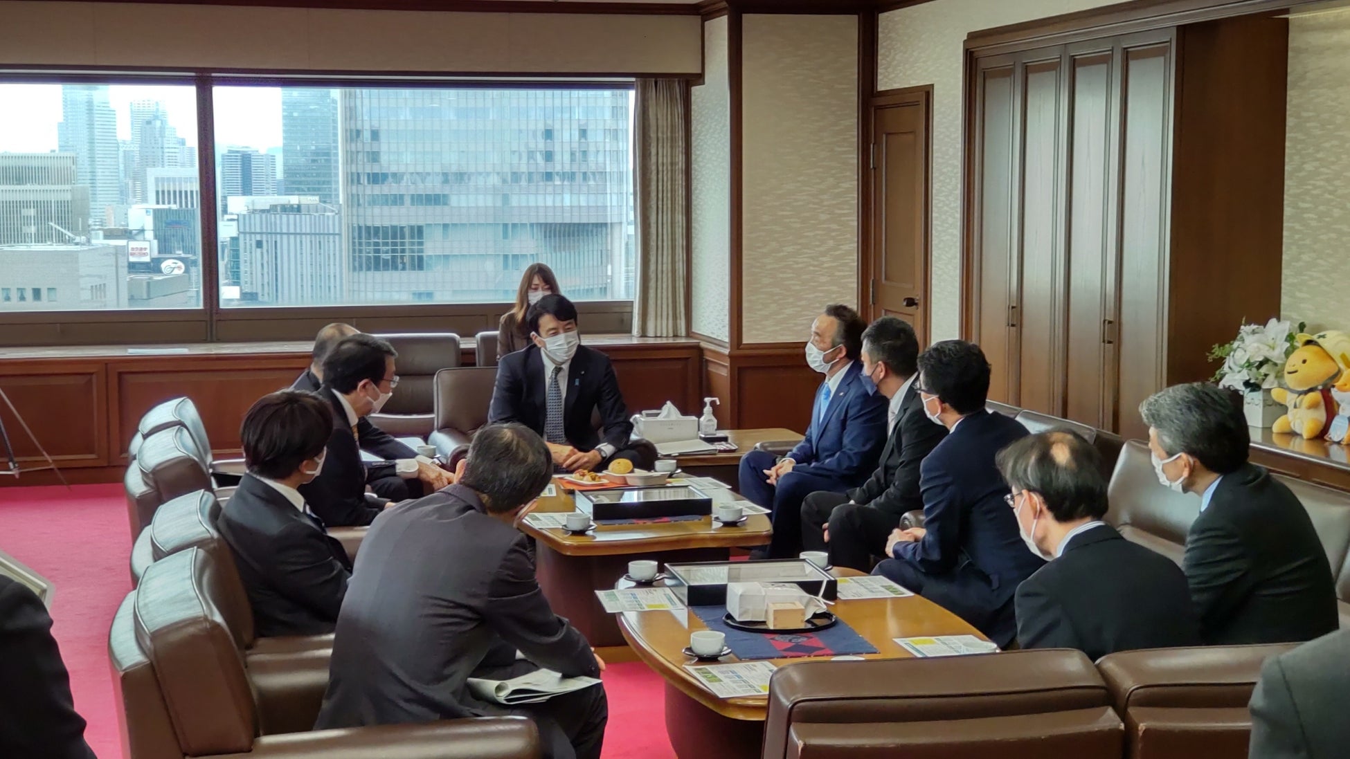 喜連川社会復帰促進センターにおけるＳＤＧｓ達成に向けた取組に関する法務大臣訪問についてのサブ画像2_歓談