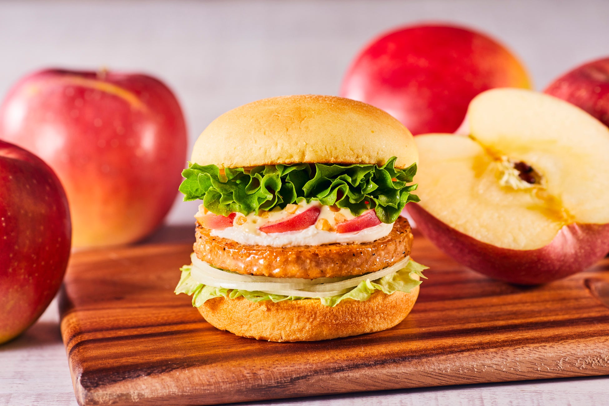 未来を創る学生考案！食べて環境保全に参加できるハンバーガー！フードロスの危機にあるリンゴ×100％植物性由来のSOYパティ。持続可能な社会を目指した【ハッピースバーガー】新発売！のサブ画像1