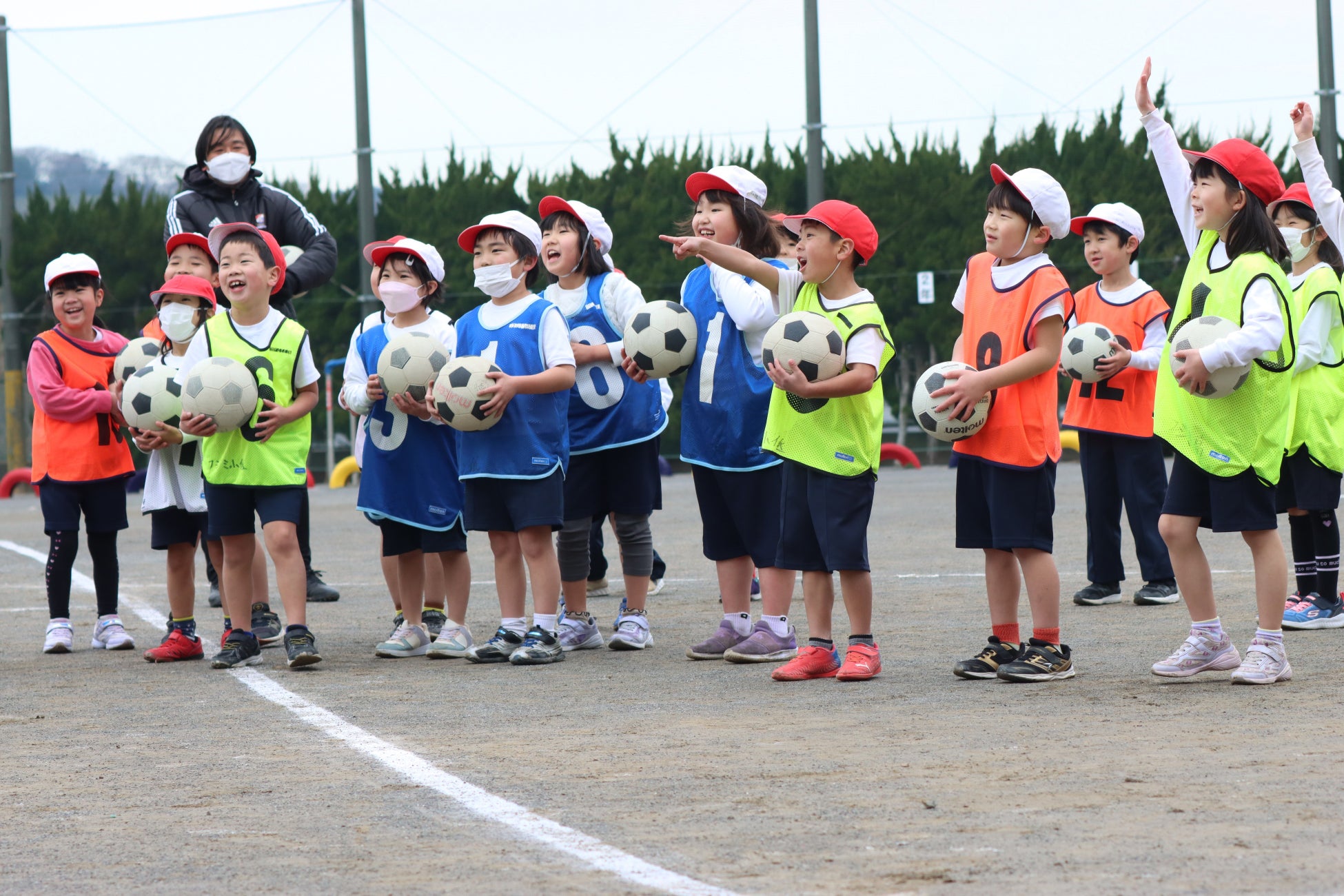 【株式会社ＩＣ】F・マリノススポーツクラブと横須賀市が取り組むスポーツ振興施策に賛同。横須賀市立富士見小学校にて「スポーツ用品贈呈式」を行いました。のサブ画像5