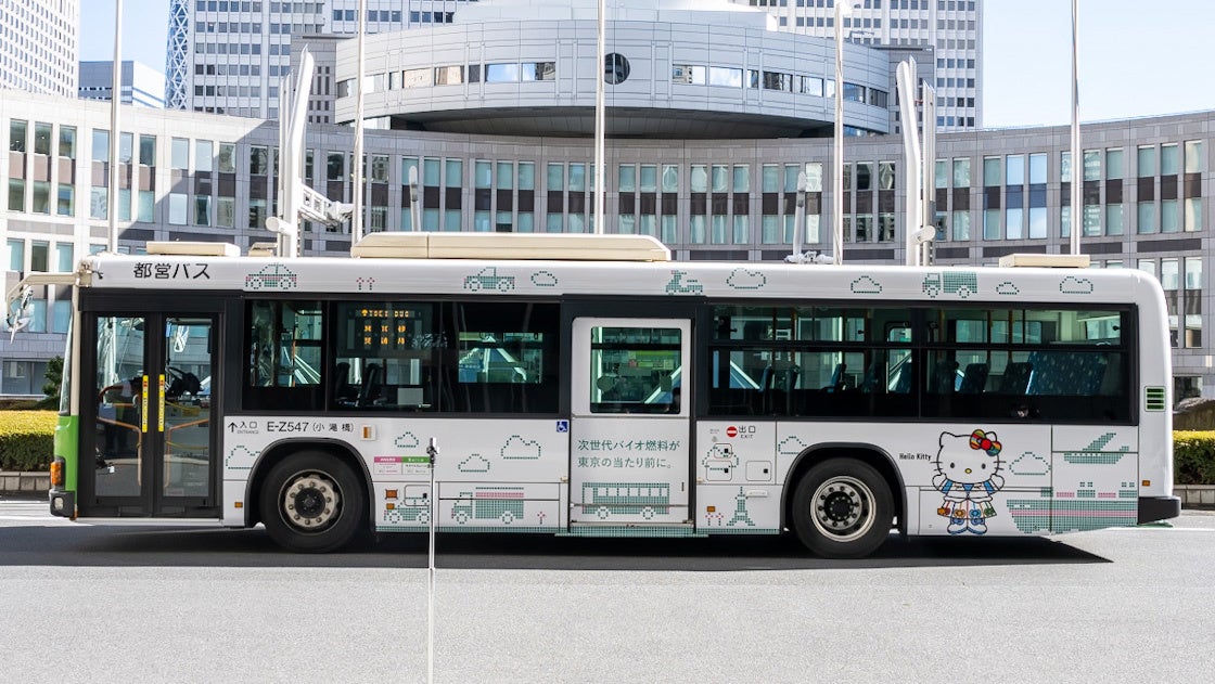 次世代バイオ燃料を使用した都営バス出発式にハローキティラッピングバス車両とハローキティが登場！のサブ画像3_ラッピングバス全景