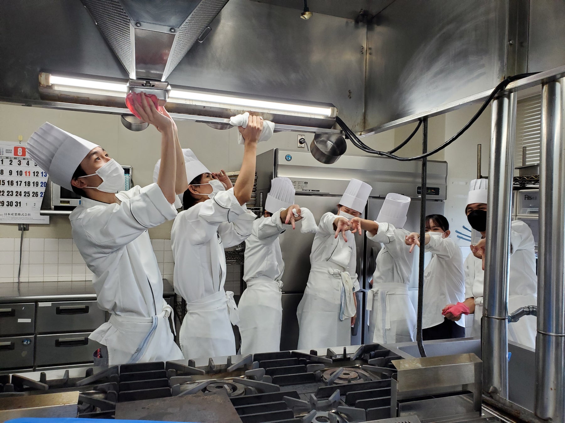 学生が地元食材を活用したメニュー考案！京都調理師専門学校×宮津市の食を通じたSDGsプロジェクト動画を発表！のサブ画像3_プロジェクトを楽しむ学生たち