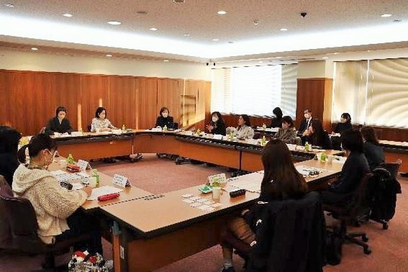 【岡山大学】岡山大学DS部と岡山県ものづくり女性中央会との交流懇談会を開催のサブ画像2_討論の模様