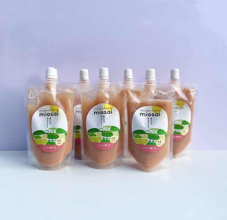 大地の恵を凝縮した野菜ジュースを提供する「miosai（ミオサイ）」から、朝食にもぴったりな新商品「トマトと菊いも」が発売。のメイン画像