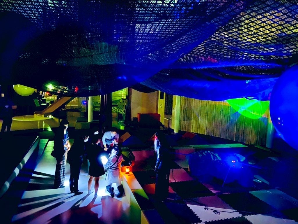 多様性が取り入れられた世界初のお化け屋敷が日本国内最大級の遊具を誇る大型遊技施設に限定出現「ハグハグ ストレンジャーズ」のサブ画像3_ストレンジャーズインクルージョンツアー