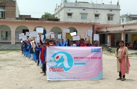＜ARTIDA OUD＞寄付金総額200万円にて、インド・ビハール州で「月経衛生管理プロジェクト」を実施のサブ画像7_啓発キャンペーンに参加した女子生徒たち（写真：プラン・インターナショナル）