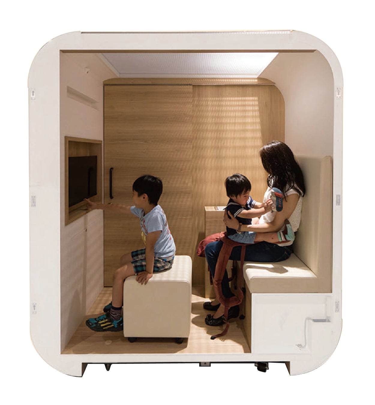 小田急線7駅にベビーケアルーム「mamaro（ママロ）」導入のサブ画像4_室内では授乳・搾乳・おむつ交換等のベビーケアが可能