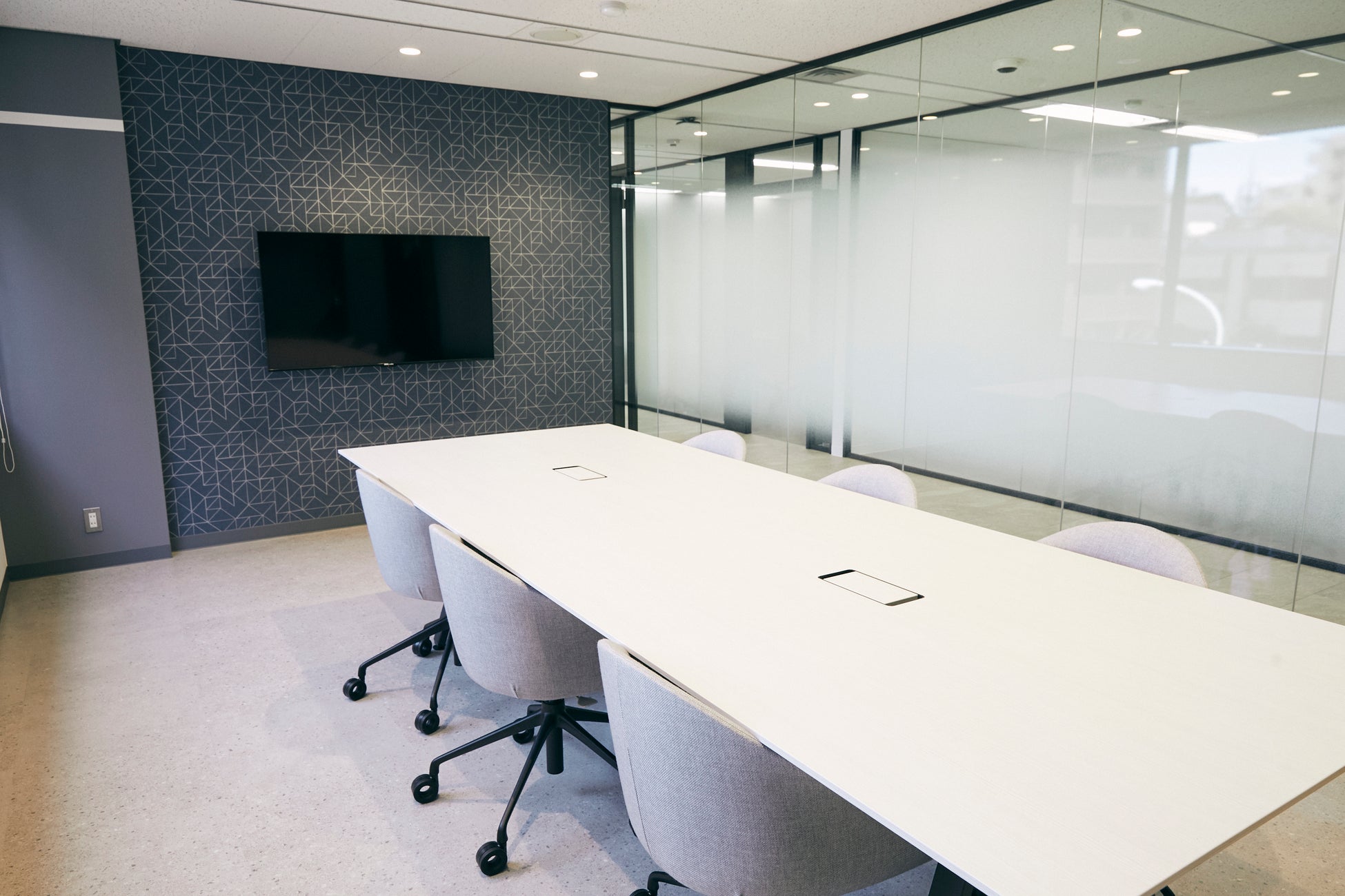 バイセル、新宿区四谷の本社オフィスを2倍に拡張のサブ画像5_2F 会議室