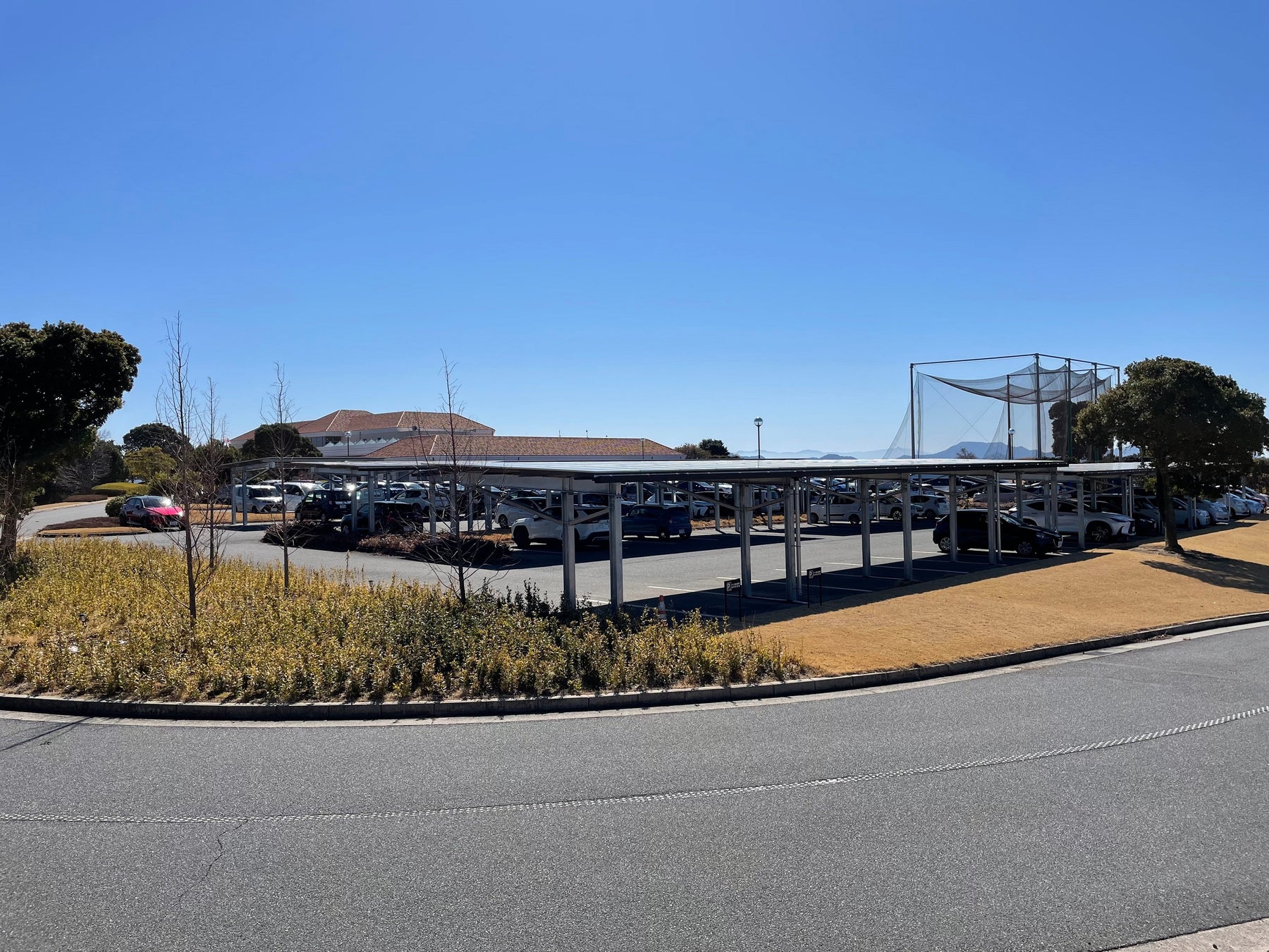 リソルグループ、“ソーラーカーポート事業”の第二弾設備をグループゴルフ場の2ヶ所（愛知・広島）で新たに稼働開始のサブ画像2