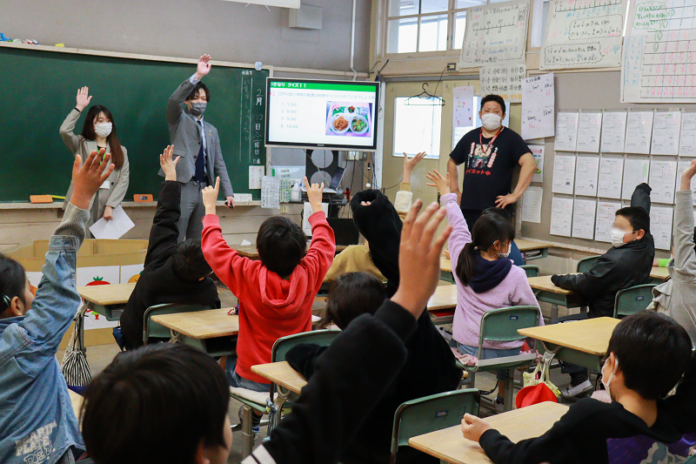 【SDGs×給食】葉隠勇進が毎日食べている「給食」に焦点を当てた食育授業を千葉県内の小学校で実施のメイン画像