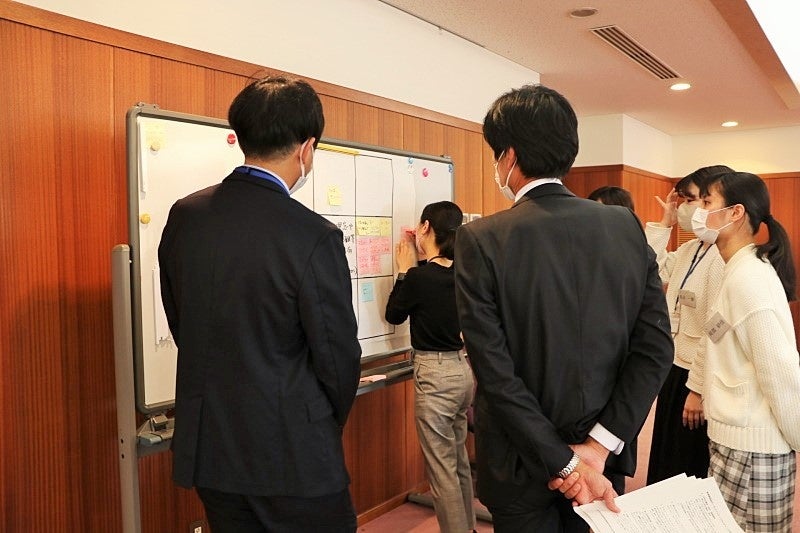 【岡山大学】インナーブランディングをメインテーマに令和4年度「岡山大学未来懇談会」を開催しましたのサブ画像3_グループセッションの様子