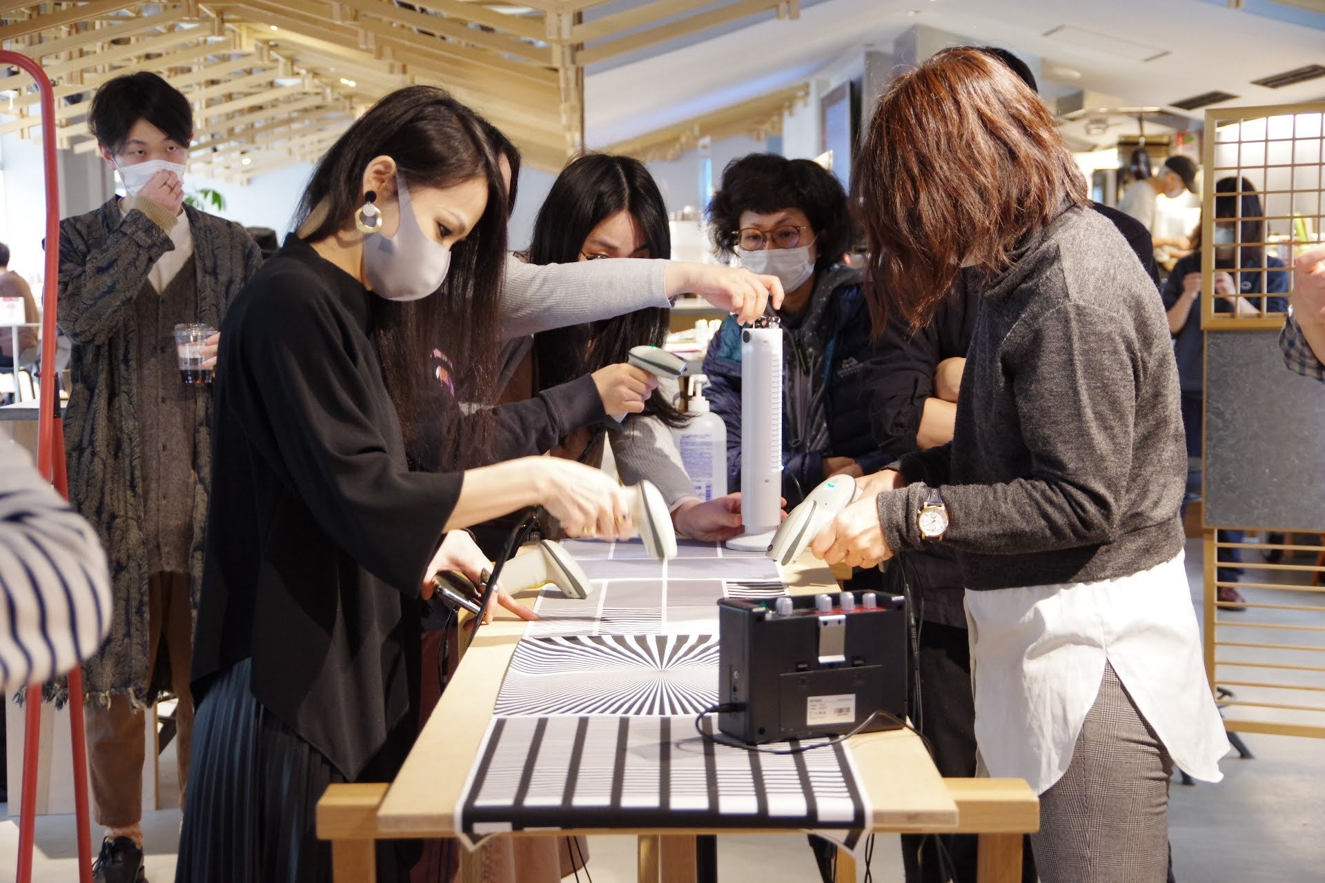 東海エリア初、サーキュラーエコノミー（循環型経済・社会）を推進するオープンイノベーション・コミュニティ「東海サーキュラー・ラボ」が誕生のサブ画像6_FabCafe Nagoyaのカフェ空間でのワークショップの様子