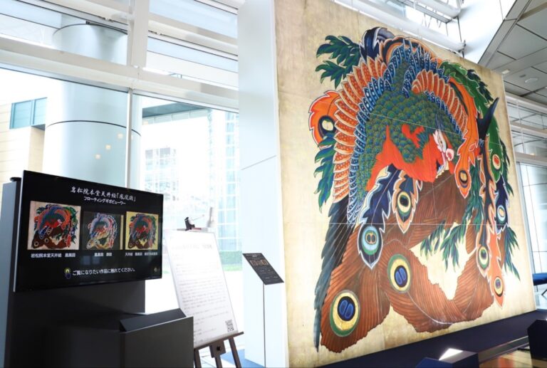 NTT東日本初台本社ビル（1階ロビー）の一般公開　～葛飾北斎「鳳凰図」のデジタル化作品や小布施町の特産品を特設展示中～のメイン画像