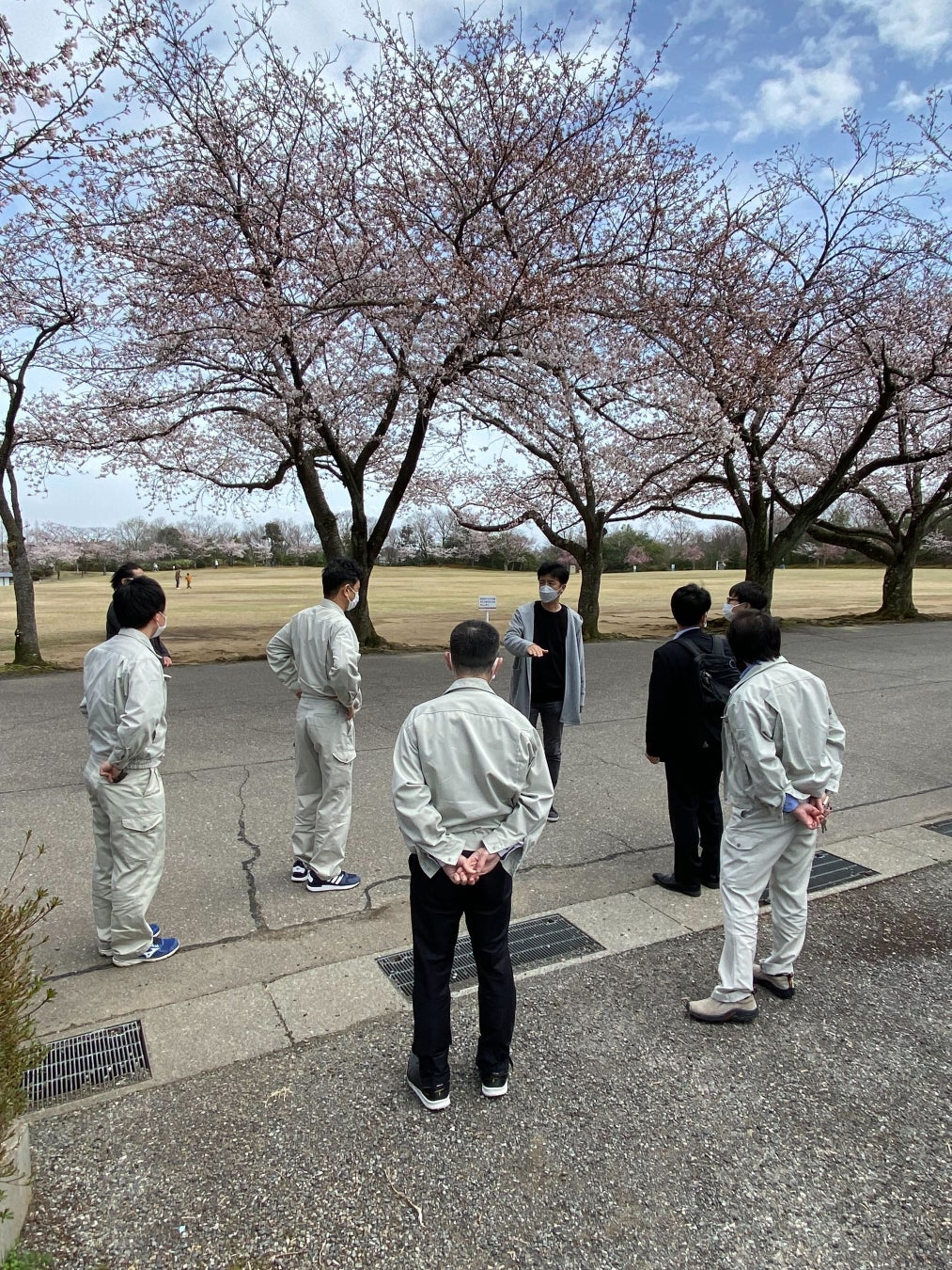 屋外用自律走行型掃除ロボット「VIGGO」2023年4月24日～28日に、石川県にて一般公開の実証実験が決定のサブ画像2_加賀市中央公園実験前の現地打ち合わせの様子