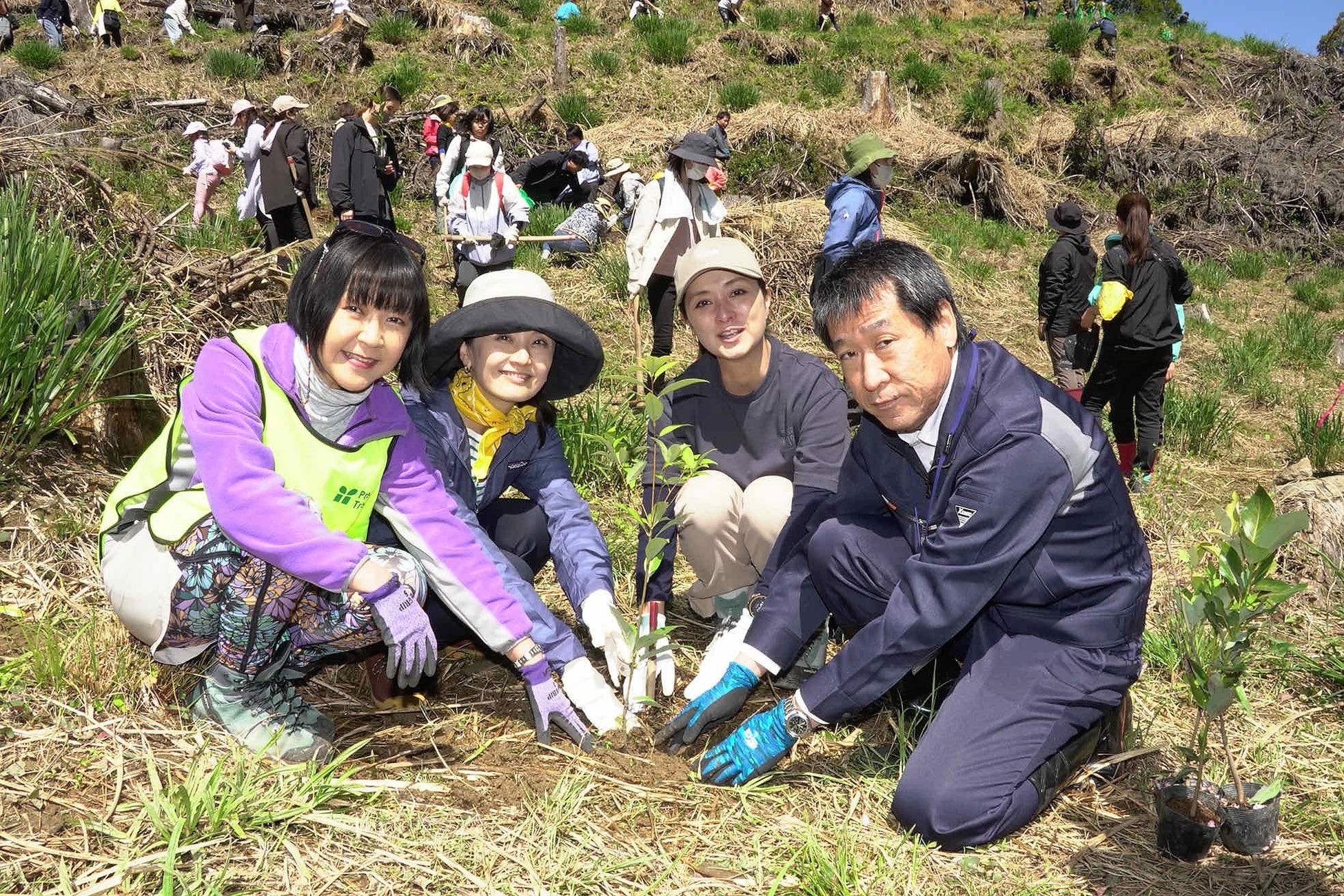 ロクシタンが熊本県山都町にて植樹イベントを実施。ふるさと応援大使 伴 都美子さん（Do As Infinity）も参加し豊かな生態系を育む森づくりに貢献。のサブ画像2