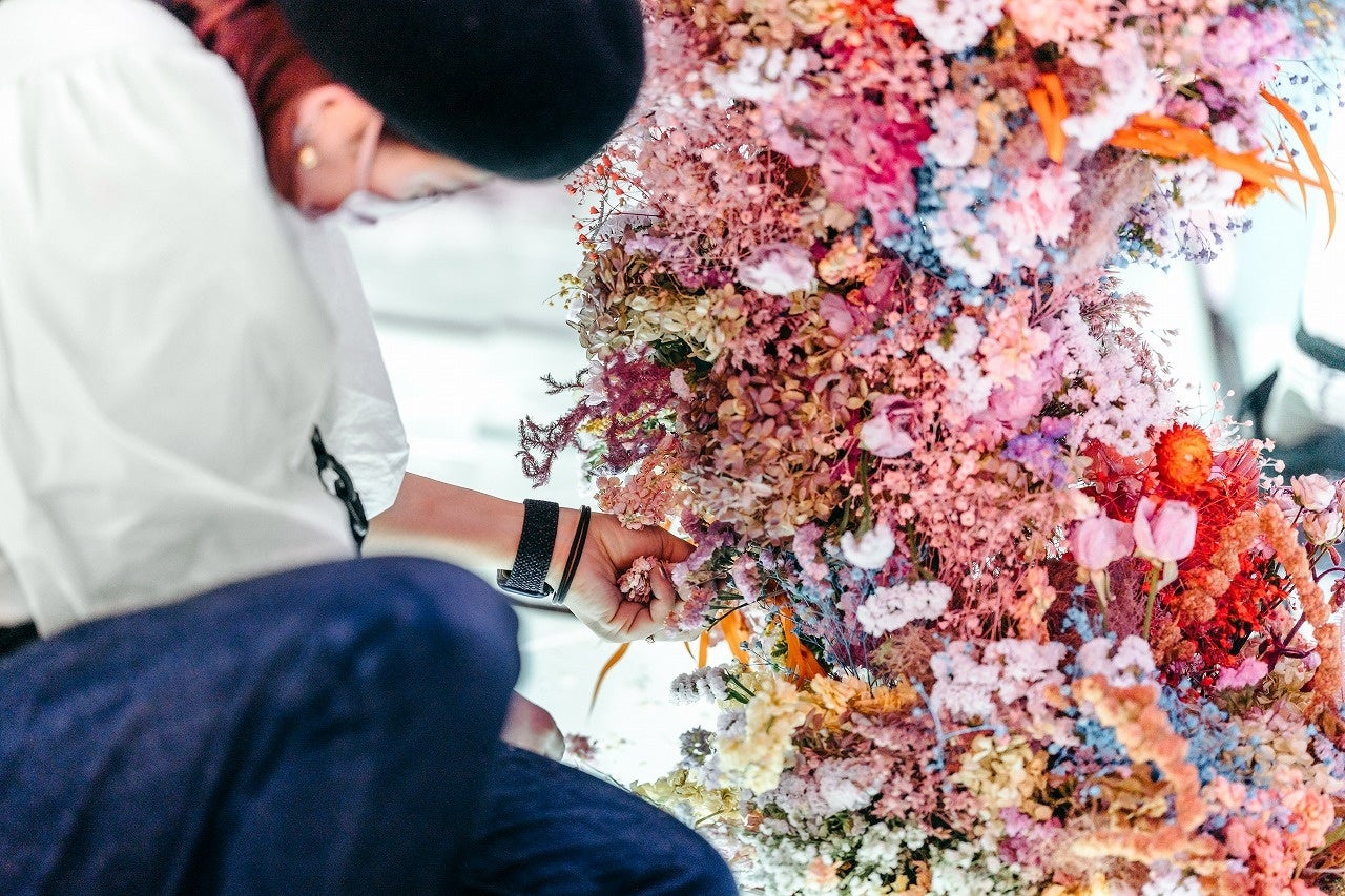 adidas x Marimekko Spring Summer ‘23 Collectionに合わせ、彩り鮮やかな花のインスタレーション演出を開始！のサブ画像2