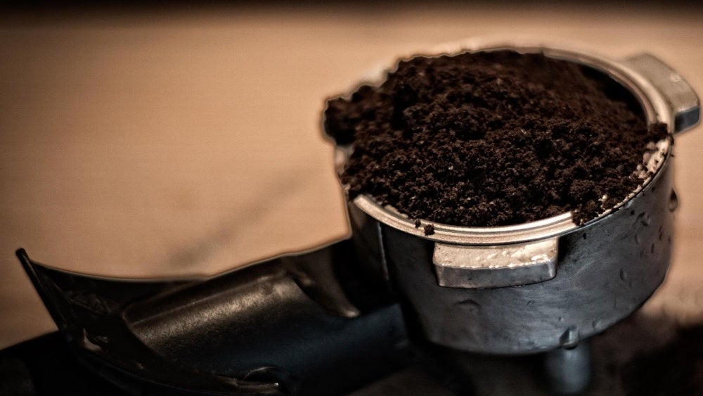 ヘルシーを追求したアップサイクルお菓子が誕生！発酵×コーヒー残渣×大豆の次世代チップス。のサブ画像1_コーヒー抽出後の粉をアップサイクルに