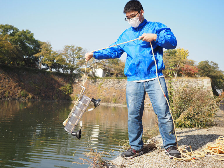 アジアトライアスロンカップ（2023／大阪城）の公式サポーター機関として、大阪バイオメディカル専門学校がスイムコースの水質調査に協力のメイン画像